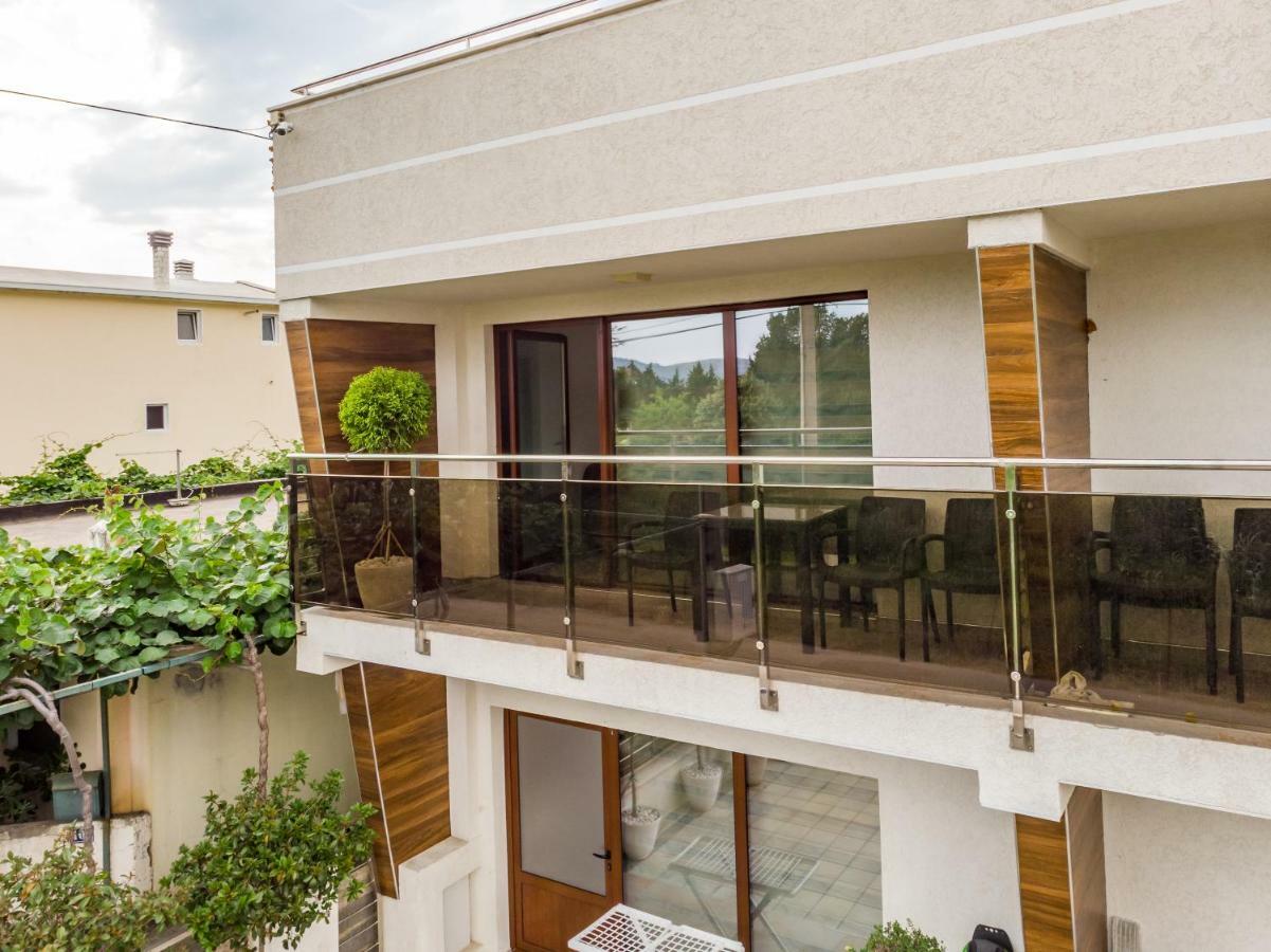 Apartments Davor Bar Bagian luar foto
